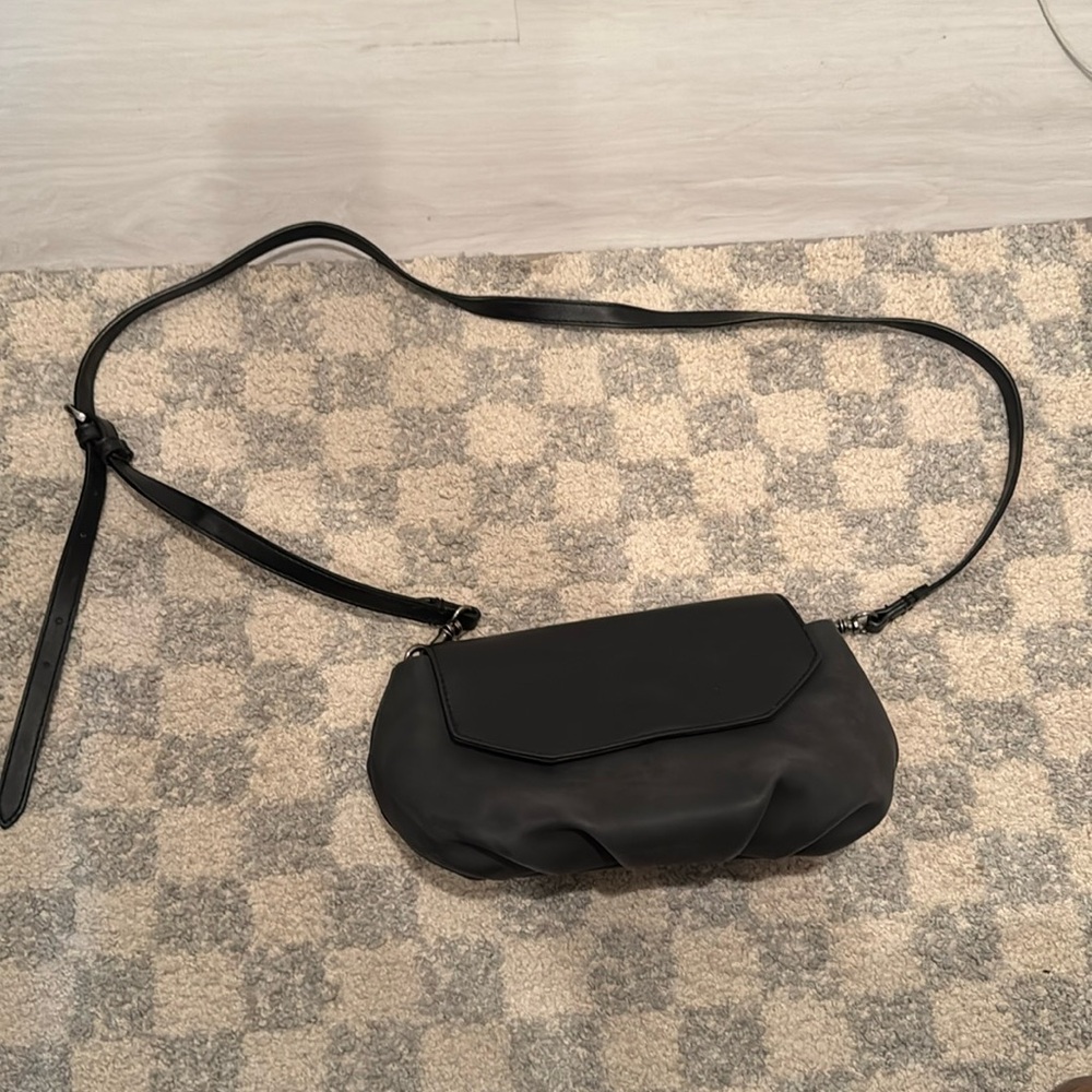 BLACK MINI CROSSBODY